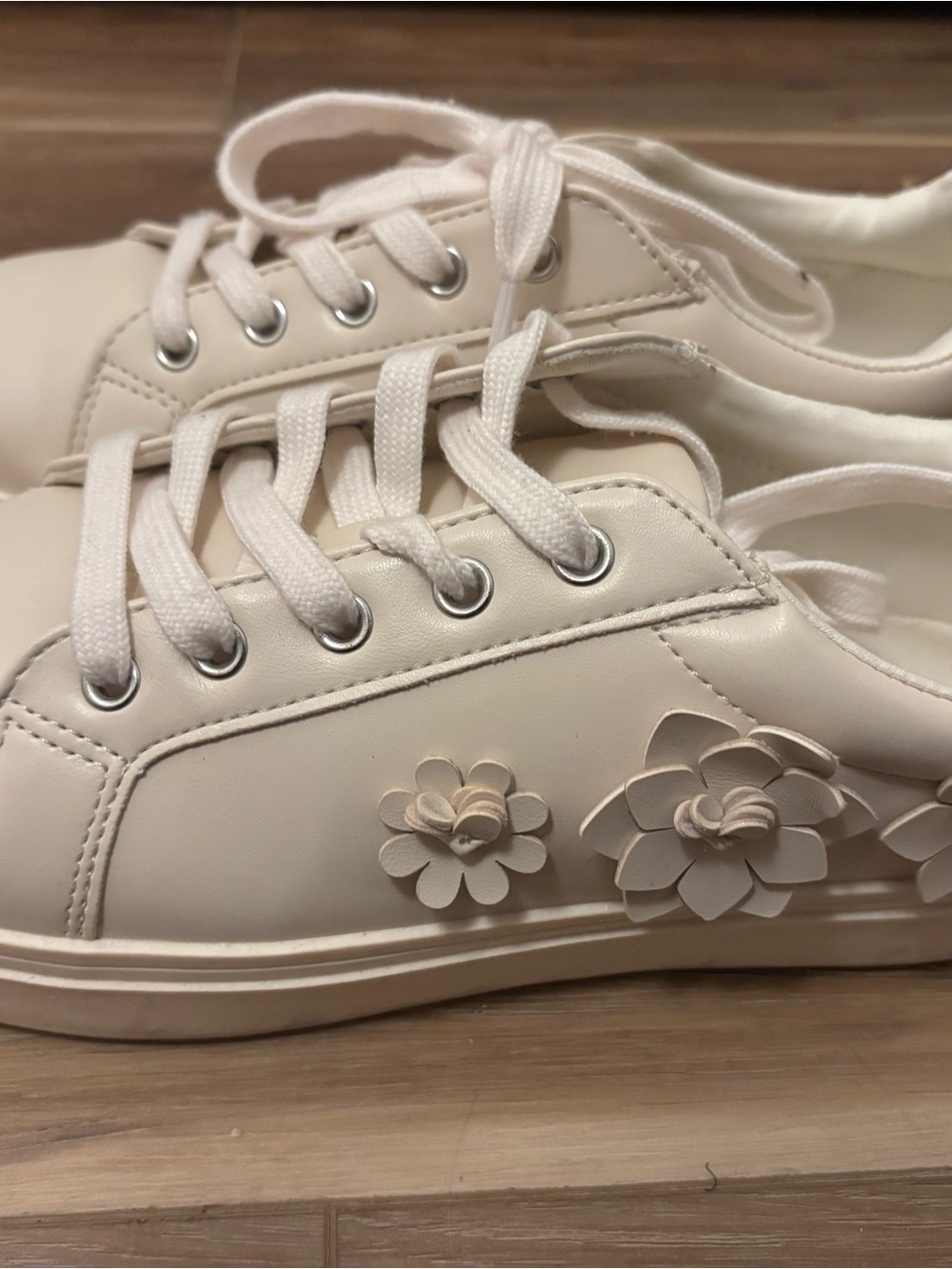 Sonoma Cream Floral Accent Sneakers